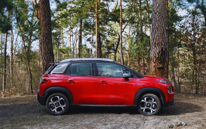 SUV Citroën sur route, pièces de carrosserie Citroën.
