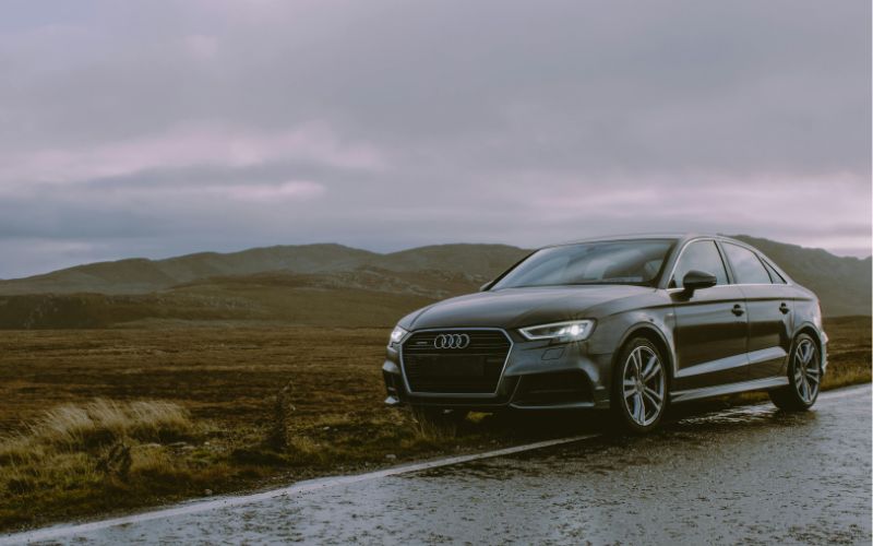 Voiture de la marque Audi, de type berline